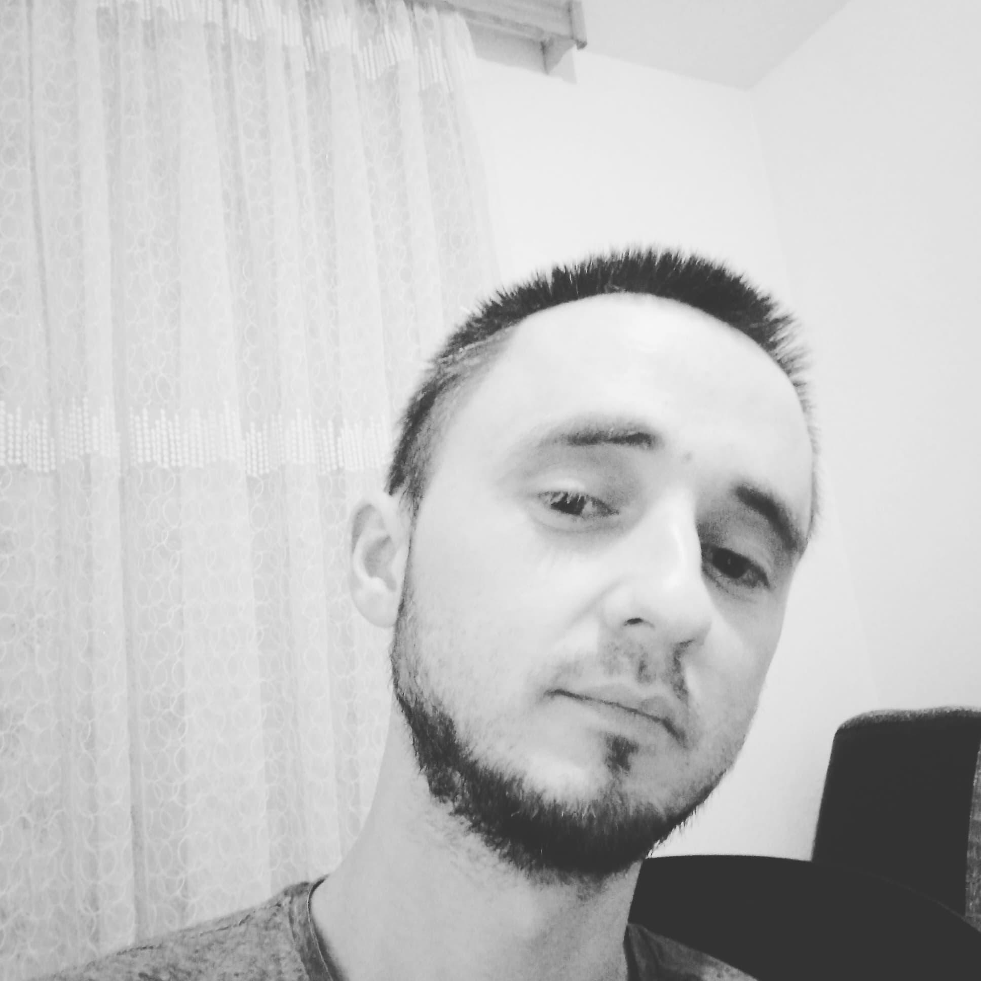 PetiteGuy23's Profile